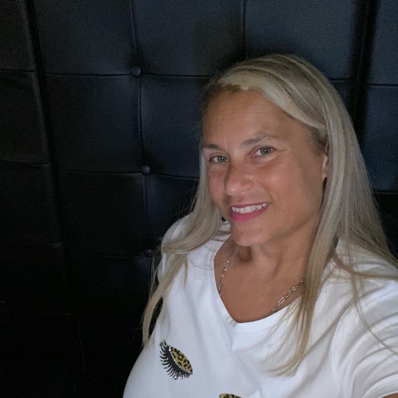 Meet your Posher, Tina - Picture 2 of 2